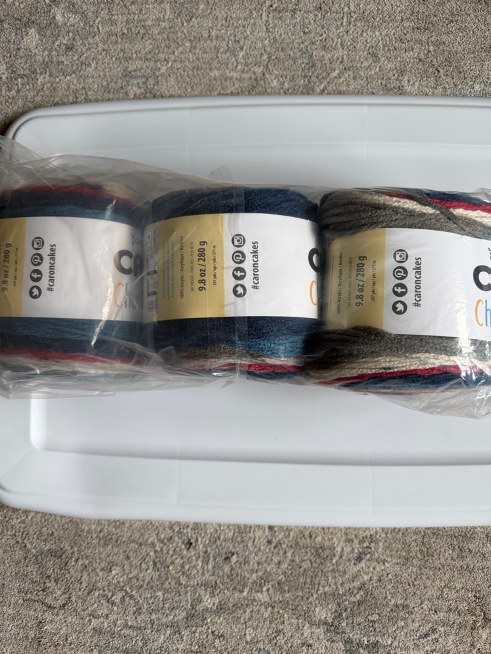 Caron Chunky cakes
Size:9.8 oz ea
Color: trifle
Lot of3